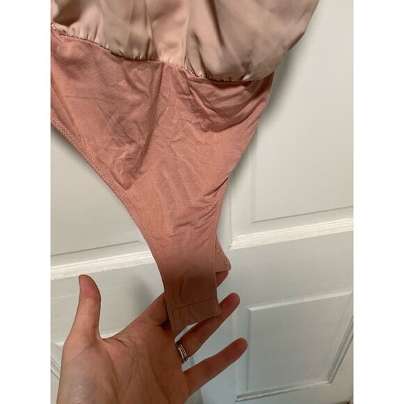 NWT Lulu’s Stylin' Babe Blush One-Shoulder Cowl Back Bodysuit Size M - Picture 5 of 8